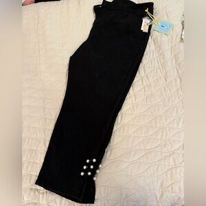 Cropped black skinny jeans with pearl ankle accent NWT size 22W